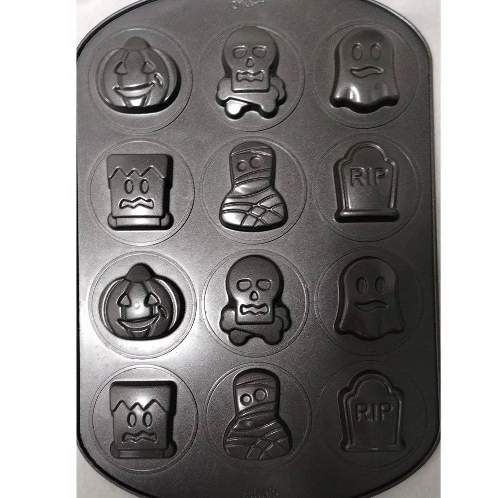 Wilton Halloween Cookie‎ Brownie Pan Ghost Pumpkin Skull Tombstone Mold